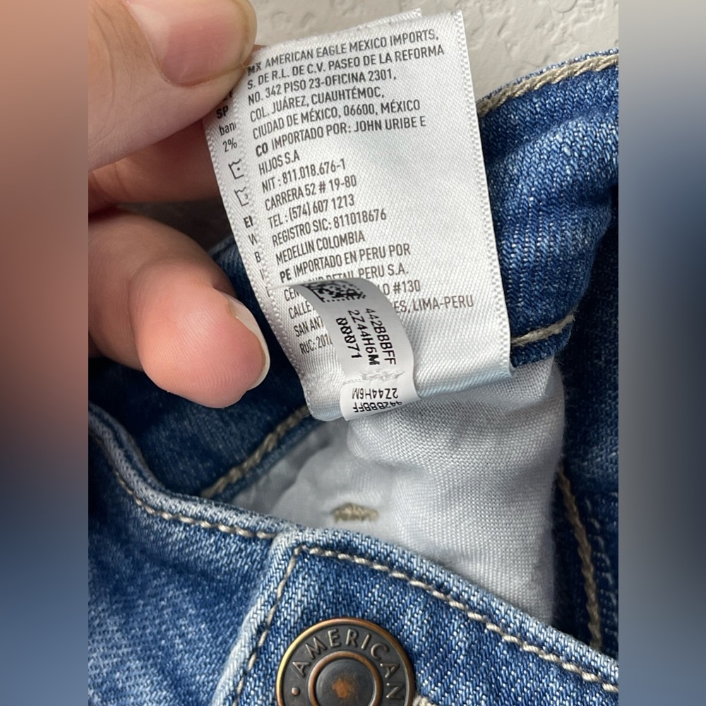 AMERICAN EAGLE RIPPED DENIM SHORTS - Picture 7 of 8